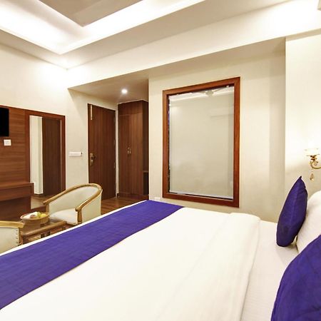 Marks Hotel & Banquet Нойда Экстерьер фото