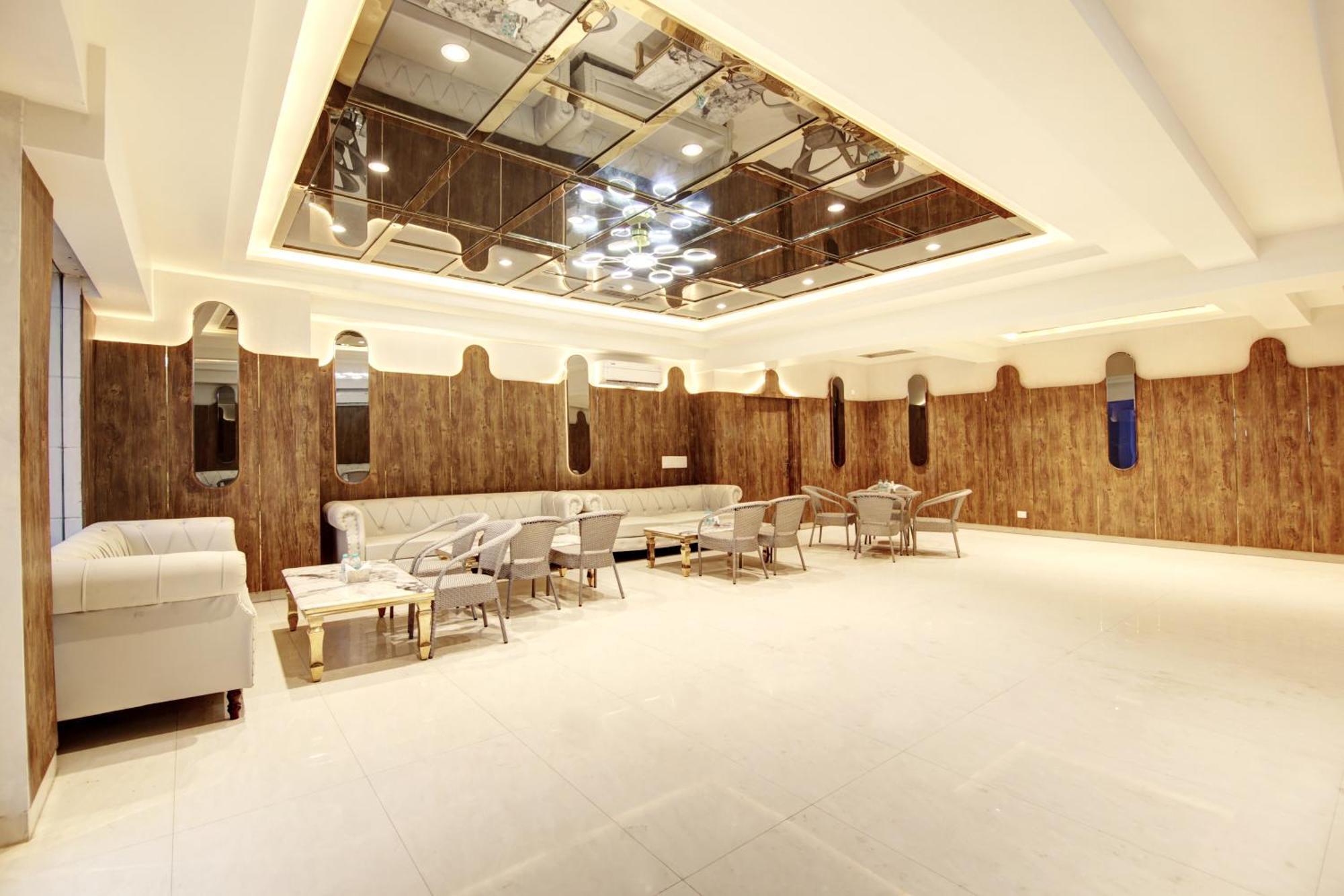 Marks Hotel & Banquet Нойда Экстерьер фото