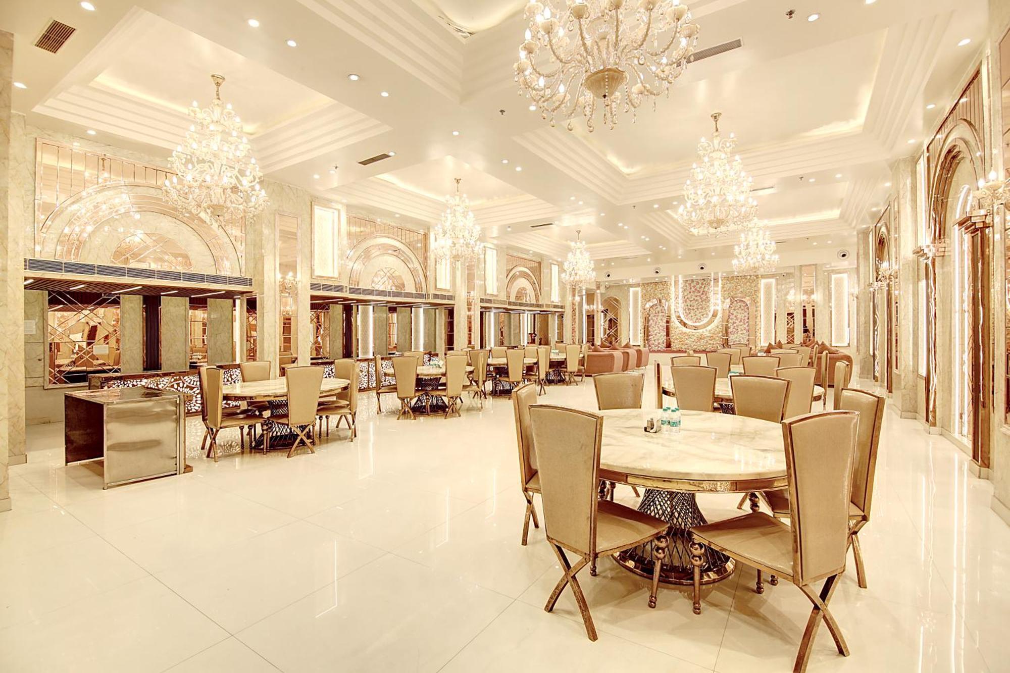Marks Hotel & Banquet Нойда Экстерьер фото